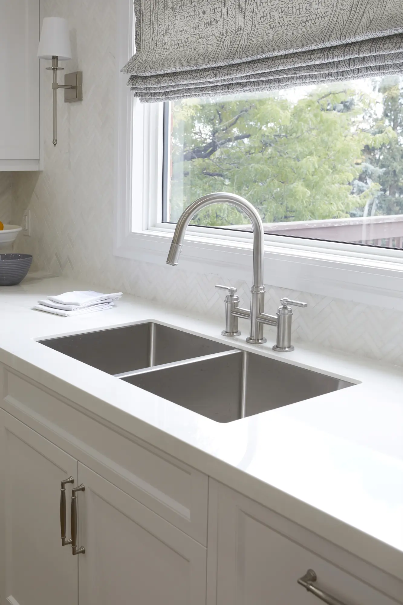 A two-tone kitchen with white uppers, navy lowers, and gold hardware for a luxury finish.
