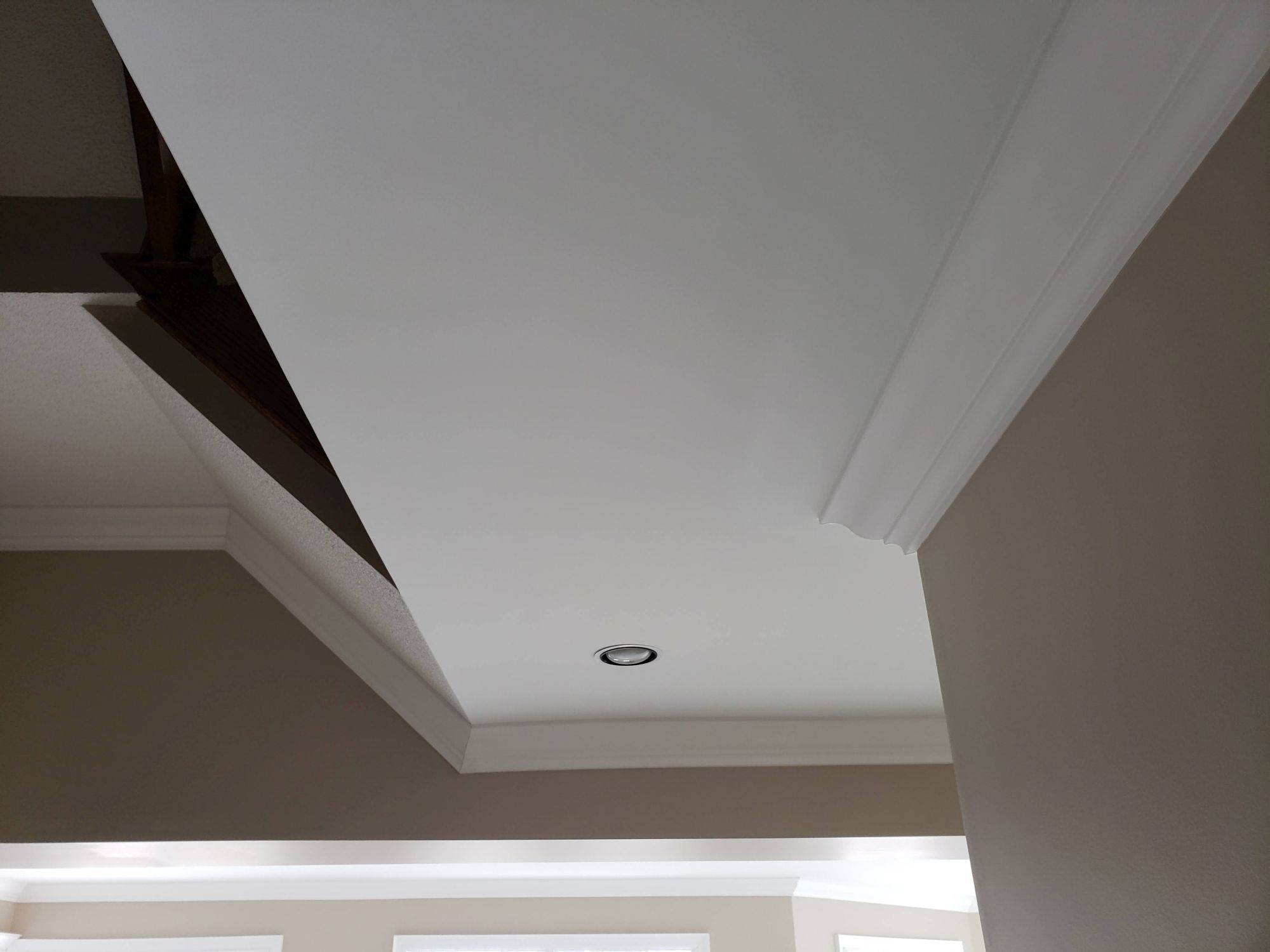 Smooth ceiling finish at edges and angles after